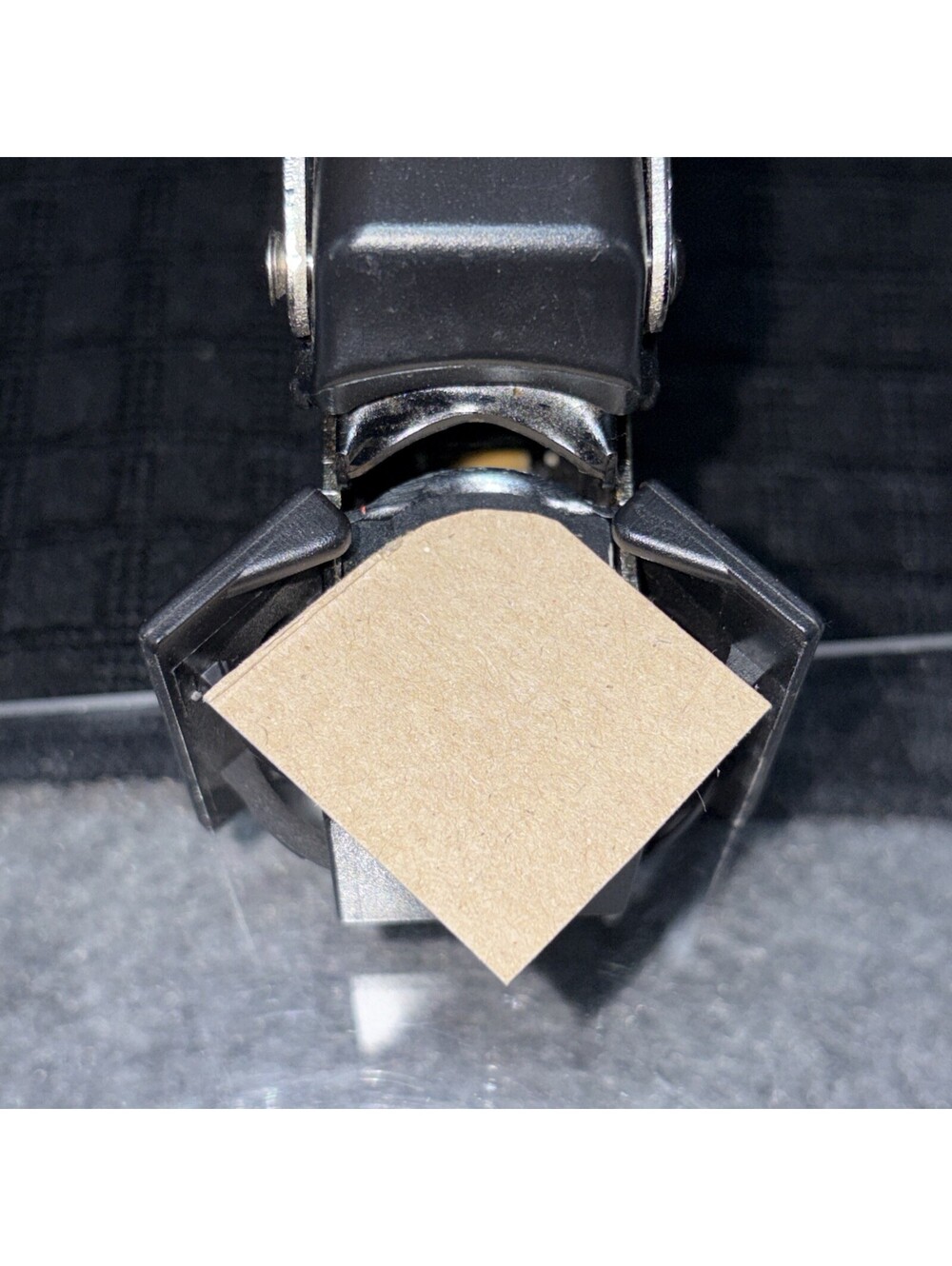 We R Memory Keepers Crop-A-Dile 1/4" & 1/2" Corner Chomper Punch -Corner Rounder - Picture 7 of 8